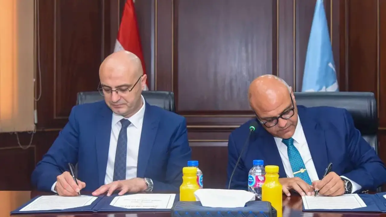 محافظ الإسكندرية يبرم بروتوكولًا مع تنظيم الاتصالات لتعزيز خدمات الهواتف المحمولة